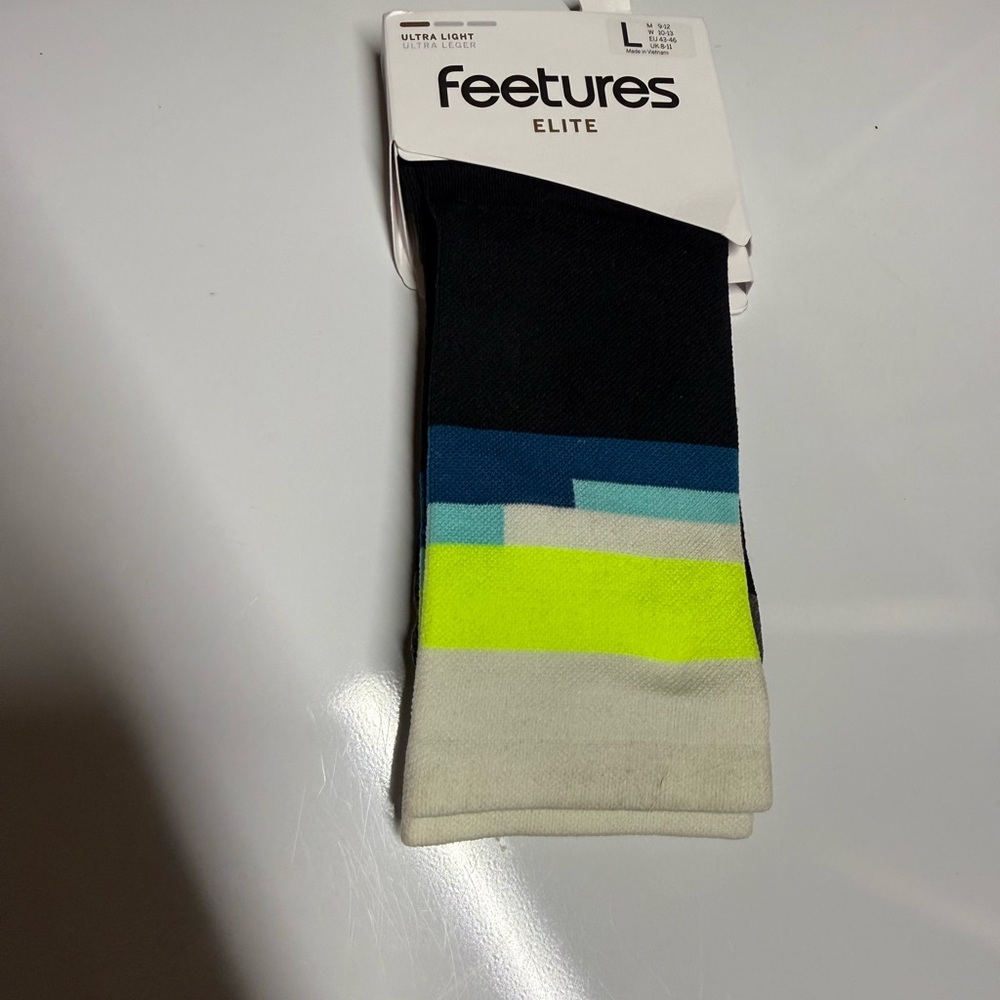 Feetures Elite Ultra Light Mini Crew Socks Size L Bayside Black NWT Performance
